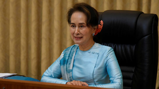 State Counsellor applauds COVID-19 front-liners at Waibargi Specialist Hospital